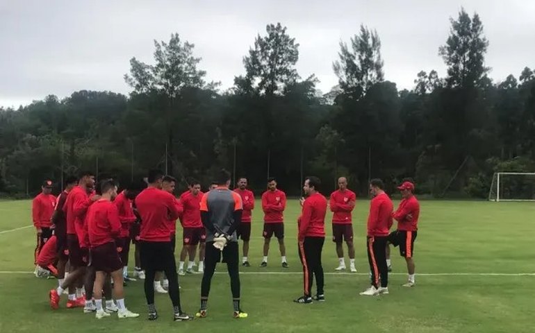 Neste sábado contra o Ituano Romão volta à lateral e Auremir entra na vaga de Falcão