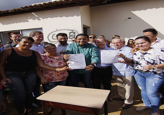 Presidente da Eletrobras visita obras do Brivaldo Medeiros, em Palmeira