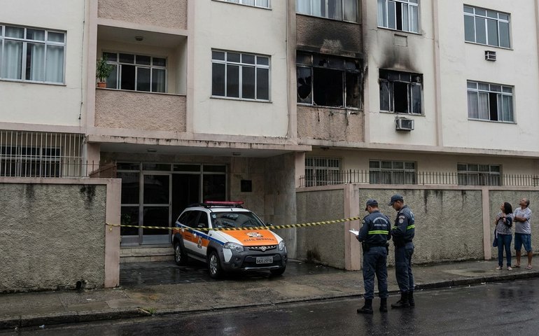 Idosa ferida em incêndio no Leme morre antes de chegar à UPA