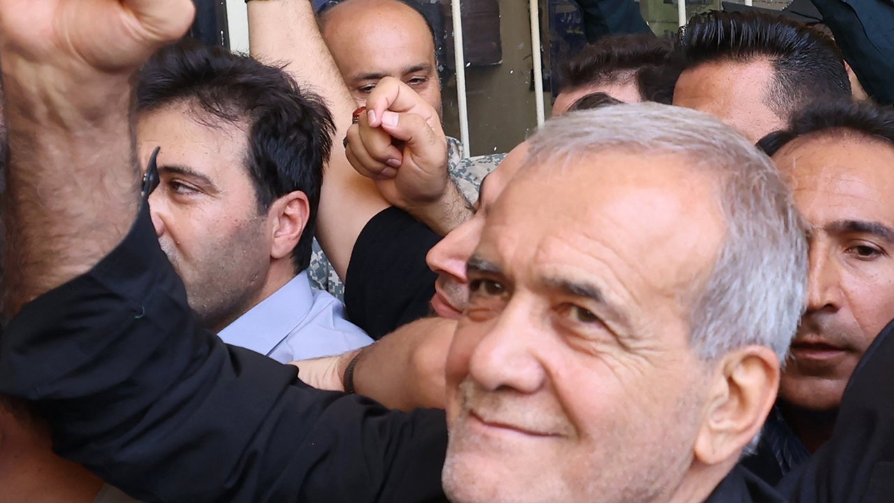 Eleito no Irã, Pezeshkian promete, em discurso, servir a todos os iranianos