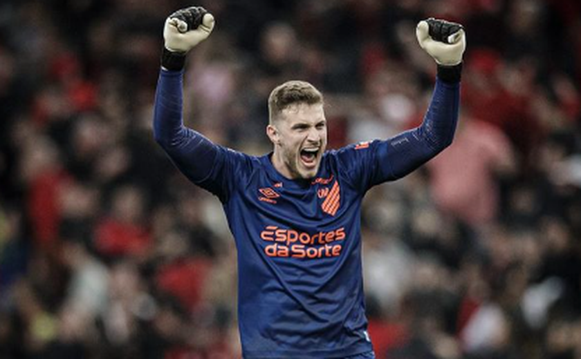 Bento é convocado para seleção brasileira por Diniz, após corte de Ederson