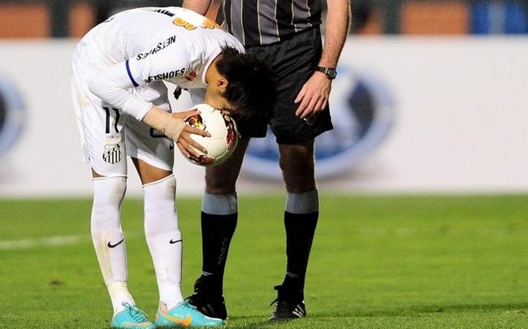 Conmebol vai exigir teste para covid-19 e proibirá beijo na bola em seus torneios
