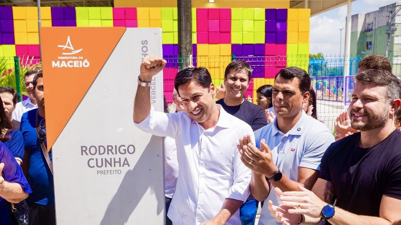 Prefeito Rodrigo Cunha entrega Gigantinhos Bilíngue Parque da Lagoa e destaca transformação histórica no Vergel