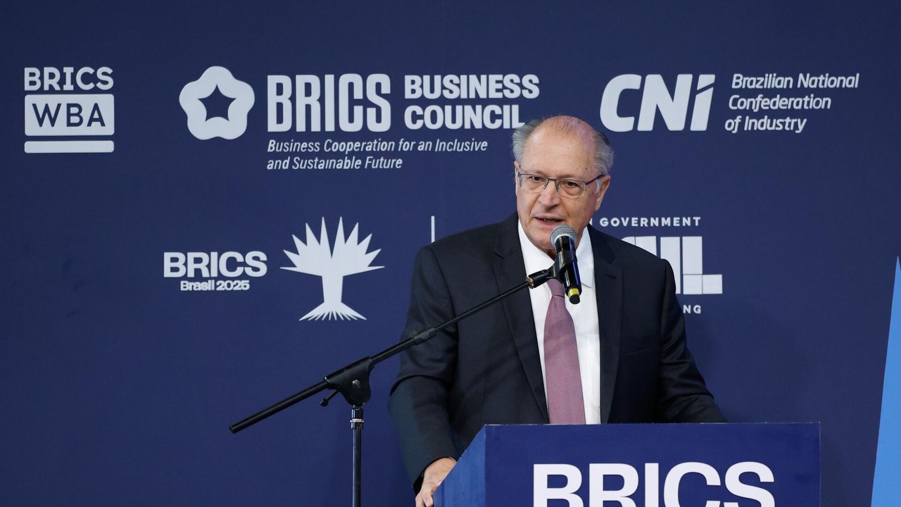 Alckmin chama de 'maus brasileiros' quem trabalha pelo aumento das sanções dos EUA contra o Brasil