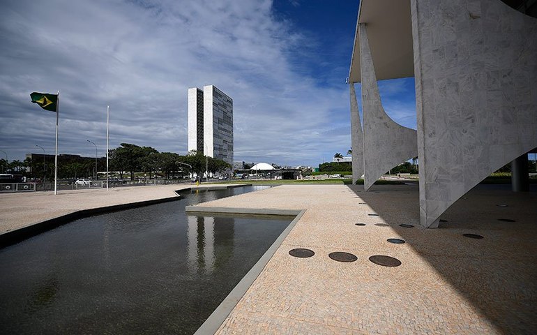 Nova lei do impeachment será debatida pela CCJ nesta quarta
