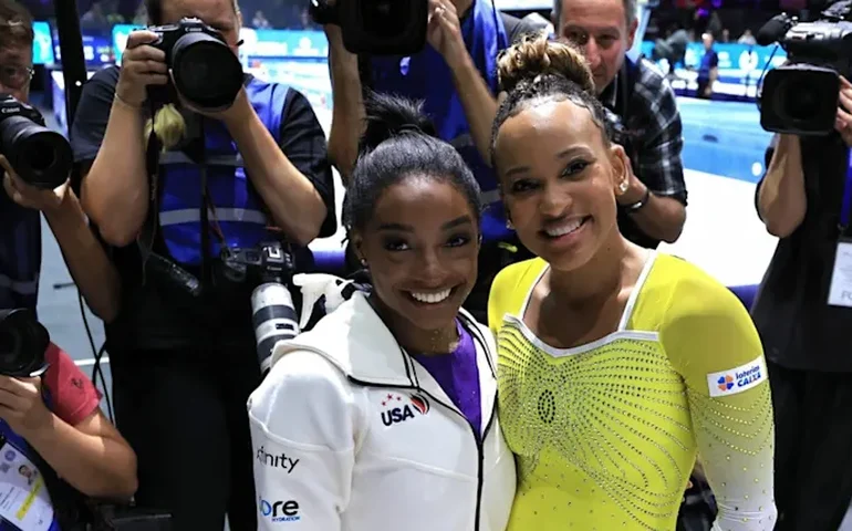 Infográfico mostra como foi salto que fez Rebeca bater Simone Biles; leia análise
