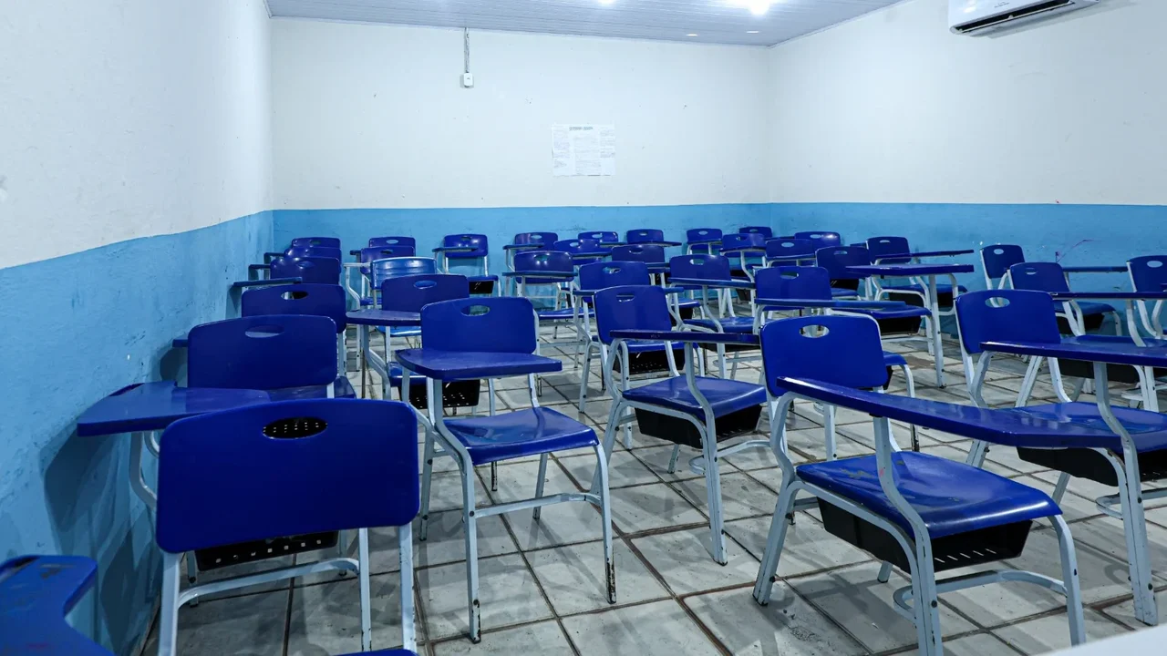 JHC utiliza vídeo antigo de escola estadual para atacar Renan Filho e é desmentido por diretor