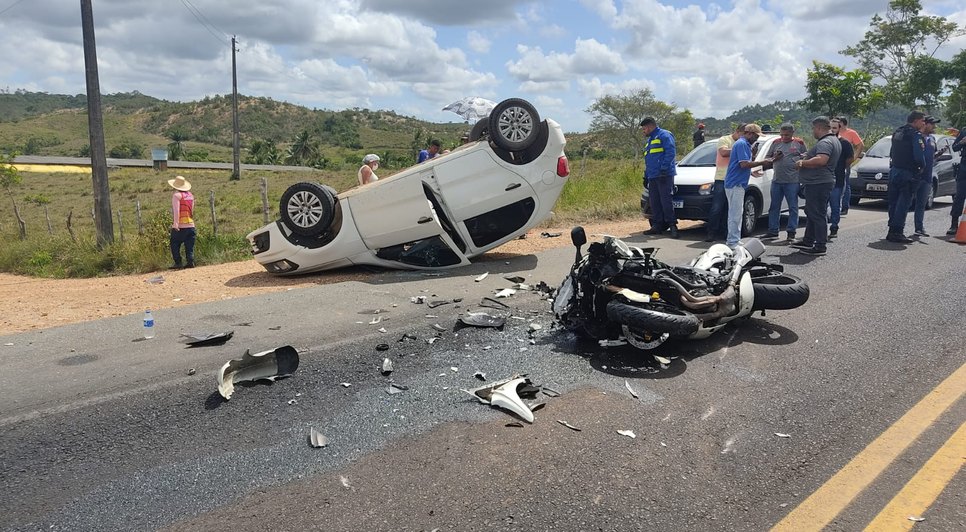 Policial militar sofre acidente de trânsito e fica gravemente ferido em Itaporanga D’ Ajuda
