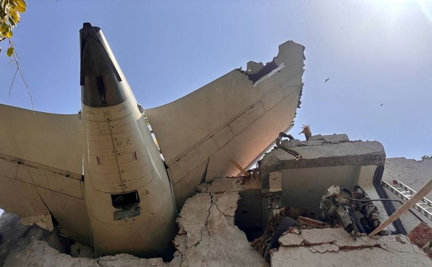 Índia ordena que companhias aéreas inspecionem modelos da Boeing após acidente da Air India