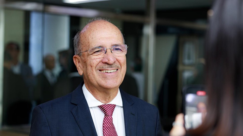 Reajuste recorde de Penedo é maquiagem contábil e não aumento real de salário para os professores