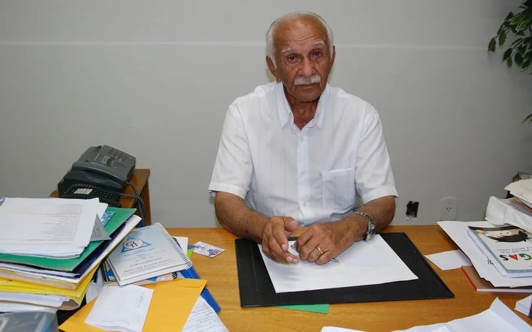 Corpo do professor Moacir Teófilo será velado no Colégio Bom Conselho; sepultamento ocorrerá no Cemitério do Brejo em Limoeiro de Anadia