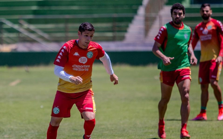 Guarani oficializa chegada de lateral Hélder, ex-Criciúma, como 2º reforço para 2024