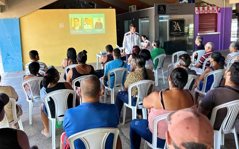 Vigilância Sanitária capacita vendedores de pescados sobre boas práticas