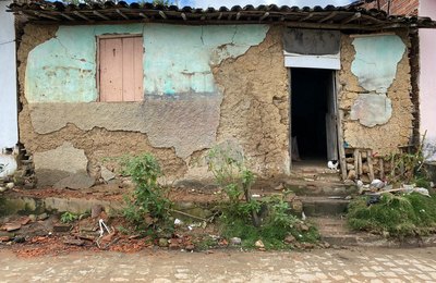 Ibateguara: Prefeito Geo Cruz inicia reconstrução de casa de ex-vereador