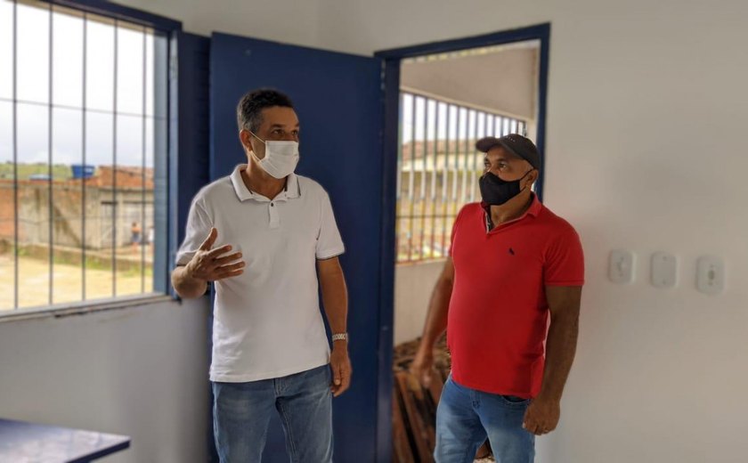 Prefeito Neno Freitas vistoria andamento das obras que funcionará anexo de PSF em Branquinha 