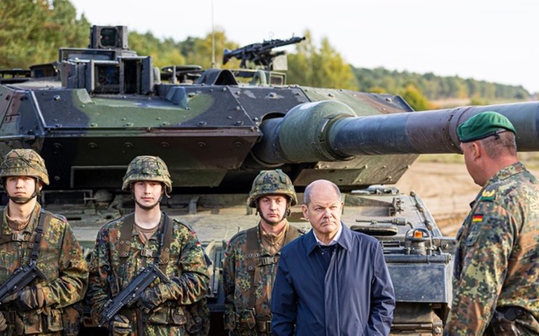 França e Alemanha prometem apoiar a Ucrânia, inclusive com armas