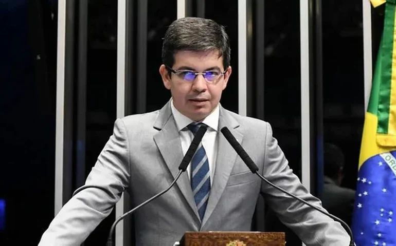Randolfe defende investigação ampla sobre Master, de lavagem de dinheiro a doações de campanha
