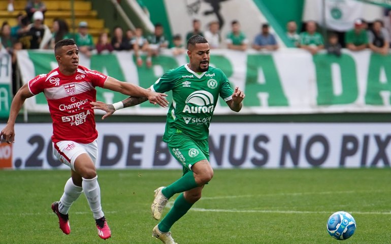CRB joga mal, perde para a Chape, em Santa Catarina, e se mantem na 12ª posição