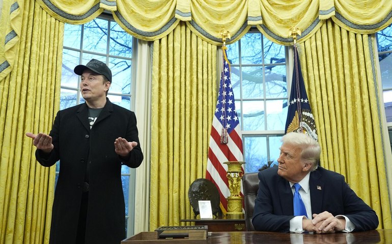 Qual poderia ser a razão por trás da presença contínua de Musk no governo Trump?