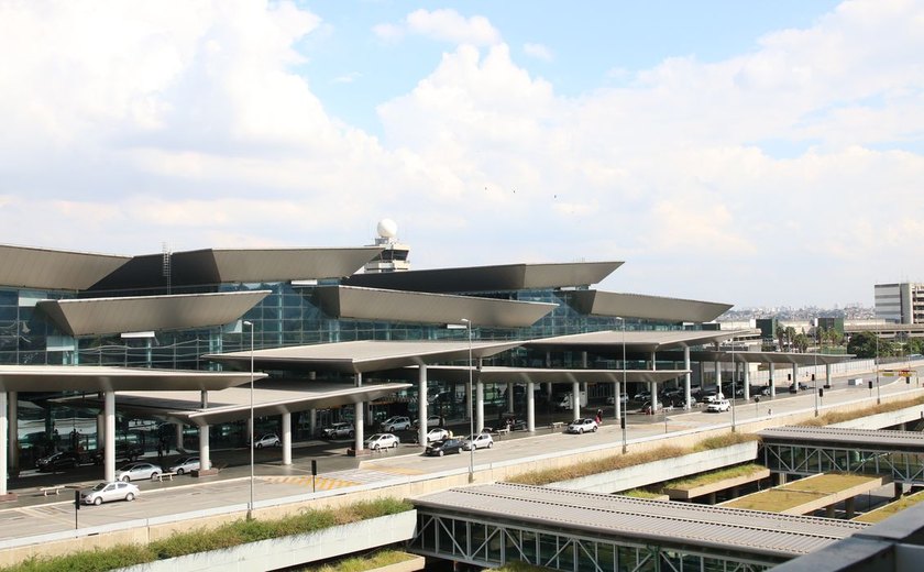 Aeroporto de Guarulhos tem 68 afegãos acampados em busca de refúgio