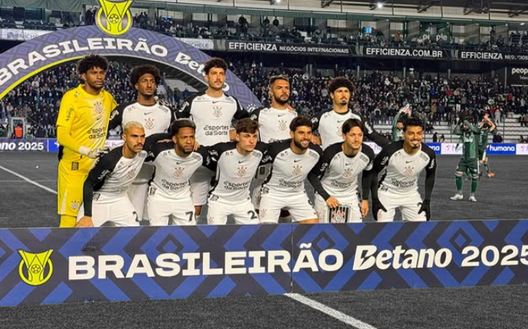 Corinthians faz bagunça em campo, perde para o Juventude e vive jejum no Brasileirão