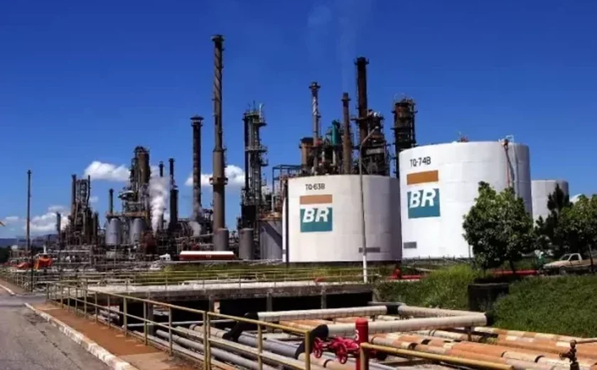 Ações da Petrobras reagem após queda e especulações sobre dividendos