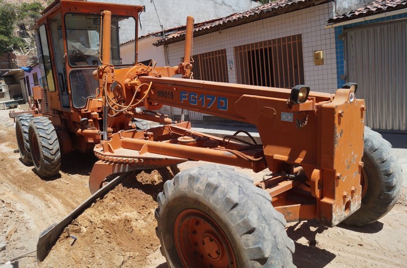 Prefeitura de Maceió inicia serviços de terraplanagem na Vila Emater