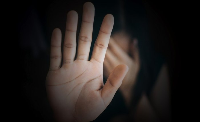 Vítima tinha 4 anos na época do crime e é filha de um amigo do suspeito Vítima tinha 4 anos na época do crime e é filha de um amigo do suspeito