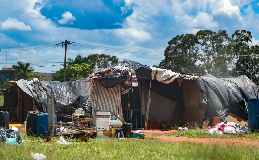 Moradores de rua denunciam abandono de políticos