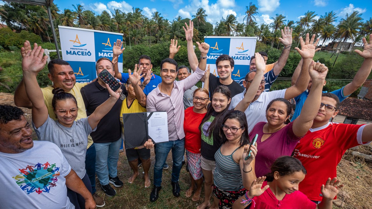 Prefeito JHC autoriza obra de proteção da ladeira da Chã da Jaqueira