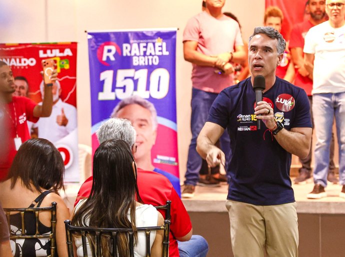 Rafael Brito garante investimentos para saúde, educação e infraestrutura em Delmiro Gouveia