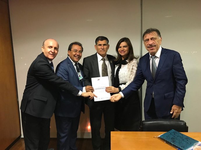 Carta com reivindicações nordestinas é entregue ao ministro Carlos Santos Cruz