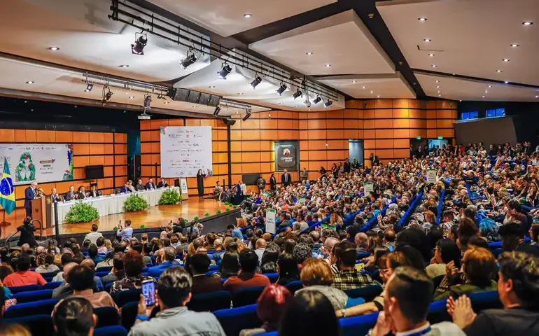 Lula inaugura Feira do Livro de Bogotá e leva delegação de 29 escritores brasileiros