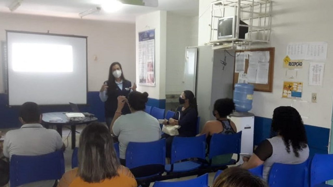 Enfermeiros e farmacêuticos são capacitados para realização de testes rápidos para covid-19