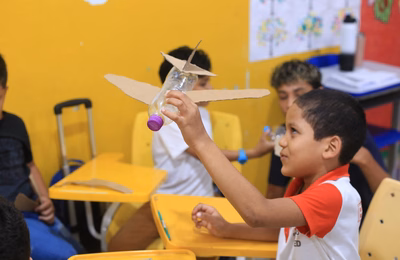 Estudantes da rede pública de Penedo aprendem a transformar material reciclável em brinquedos