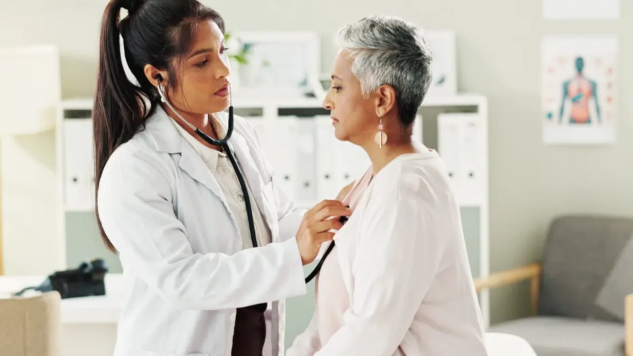 O corpo avisa antes de uma emergência? 7 sinais para procurar um médico imediatamente