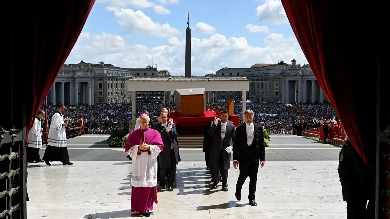 Funeral do Papa Francisco reúne cerca de 250 mil pessoas