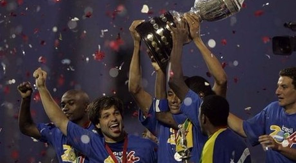 Última vez que Brasil levantou a Copa América foi em 2007 Ari Ferreira/Lancepress