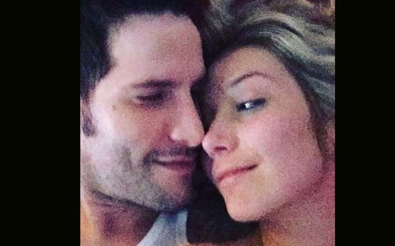 Luiza Brunet atrai olhares com foto de topless
