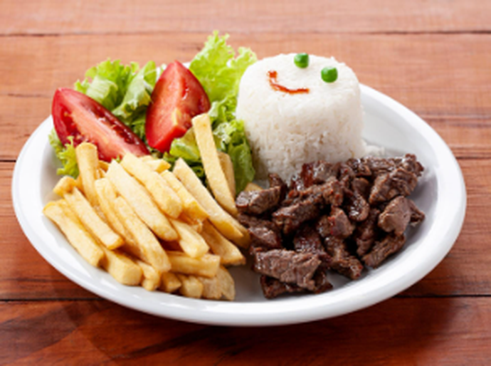 Alimentação na infância: saiba como incentivar e atrair os pequenos durante a refeição