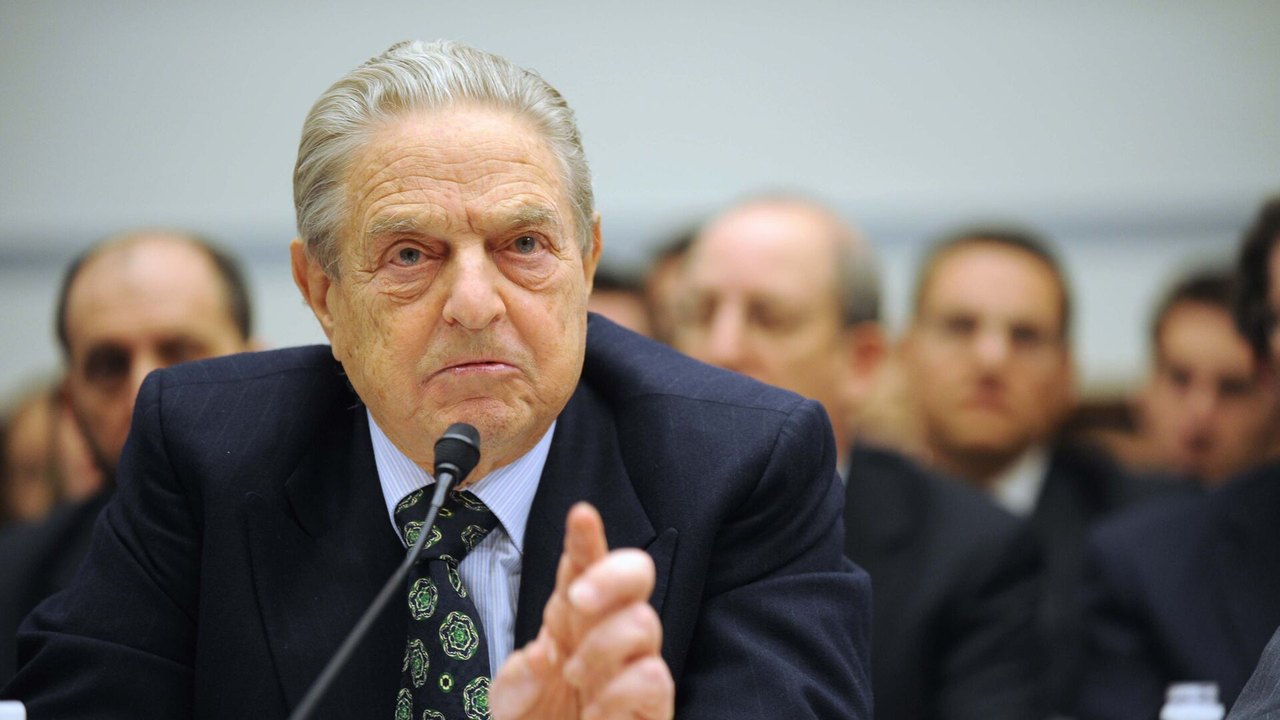 Biden concede a George Soros medalha de honra civil; Musk classifica ato como 'farsa'