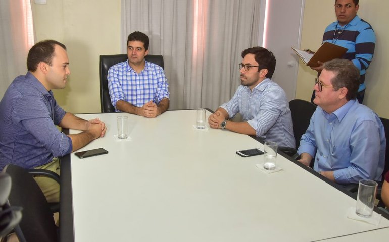 Prefeito Rui Palmeira assina termos de fomento para o turismo