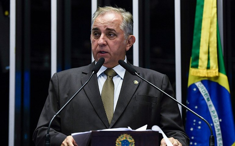 Izalci critica destinação de orçamento do Sistema S para Embratur