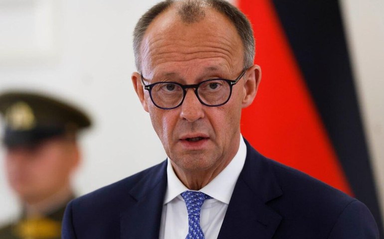 Decisão de tirar limite de armas de longo alcance fornecidas à Ucrânia foi tomada alguns meses atrás, diz Merz