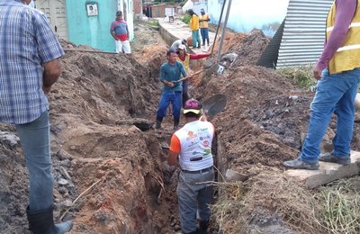 Prefeitura de Arapiraca realiza trabalho de urbanização e desativação de rede clandestina de esgoto, no bairro Canafístula