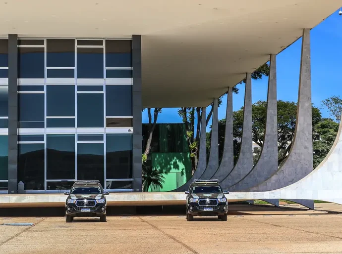 Moraes vota para tornar Eduardo Bolsonaro réu por tentar coagir STF