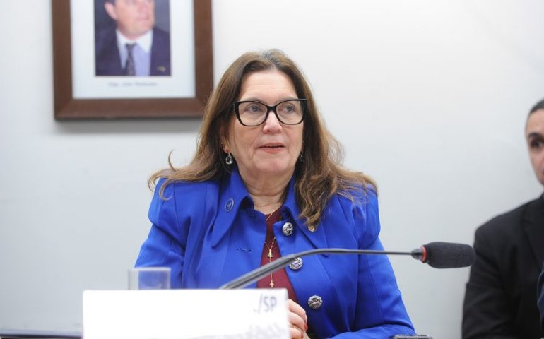 Comissão aprova projeto que impede condenados de lucrar com livros e filmes sobre seus crimes