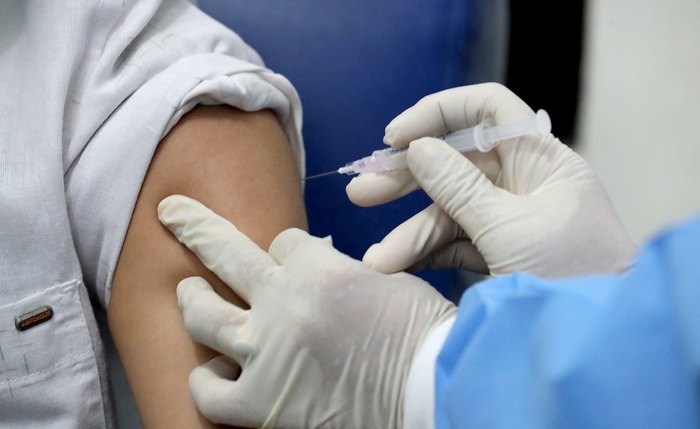 Pesquisadores alertam para riscos de tomar mais de um tipo de vacina