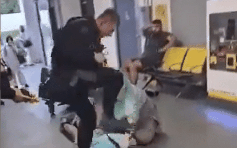 Policial é suspenso após divulgação de imagens em que agredia pessoas no aeroporto