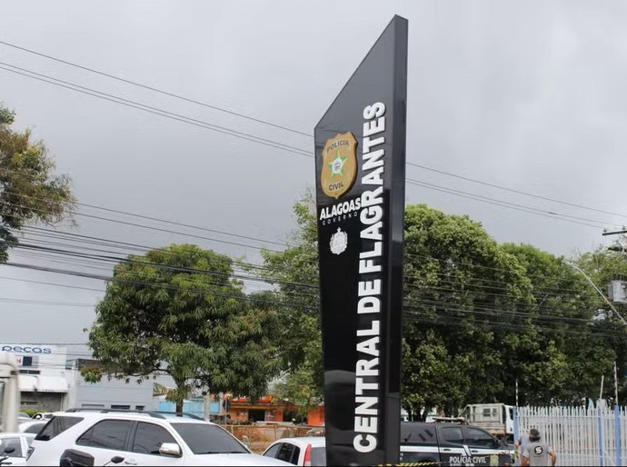 Mulher é autuada por stalking após perseguir família com criança em shopping de Maceió